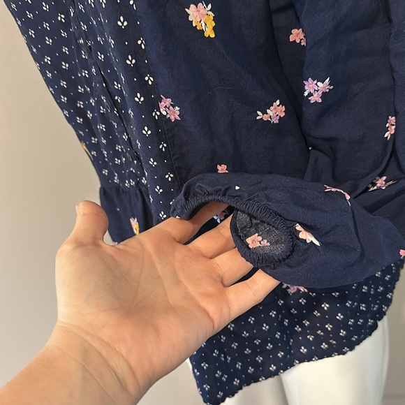 Women’s flower Top - Picture 3 of 5